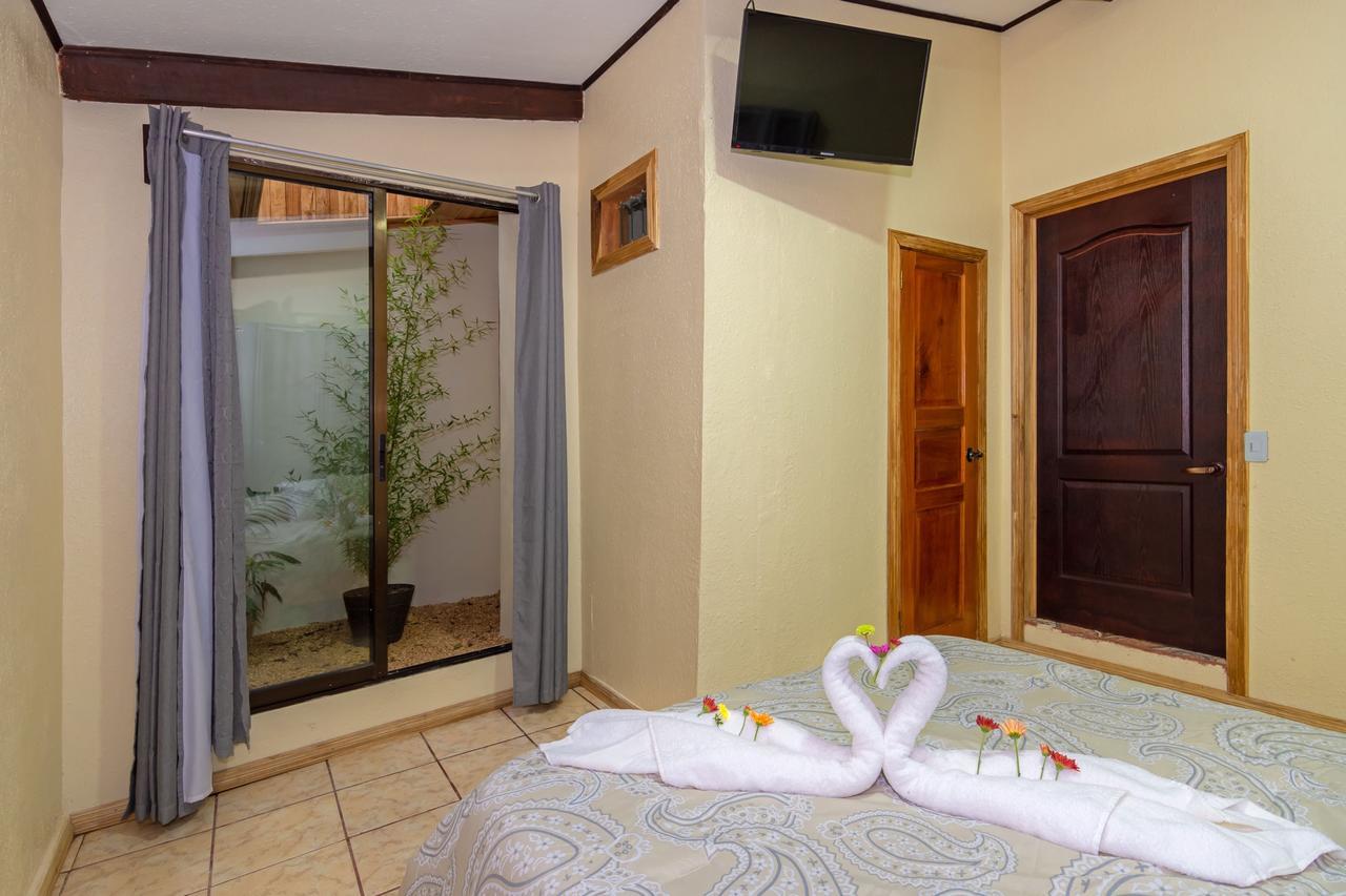 Monte Fresco Hostel Boutique Puntarenas Exterior photo